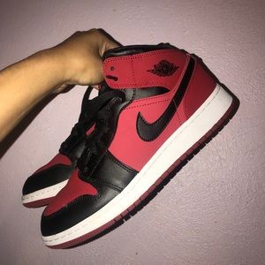 Jordan 1 Mid Gym Red Black